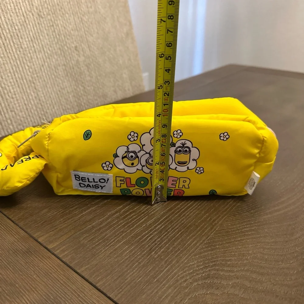 NWT Minions MINISO Flower Power Yellow Cosmetic Bag Makeup Carrier Zip Up‎